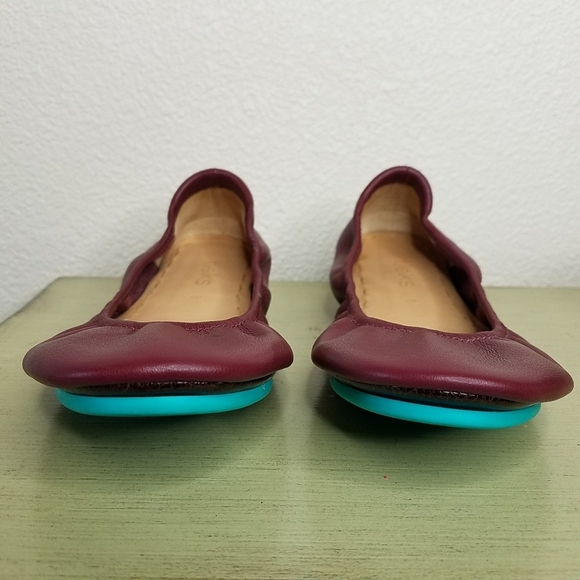 Tieks Burgundy Ballet Flats w/Accessories - Picture 8 of 11